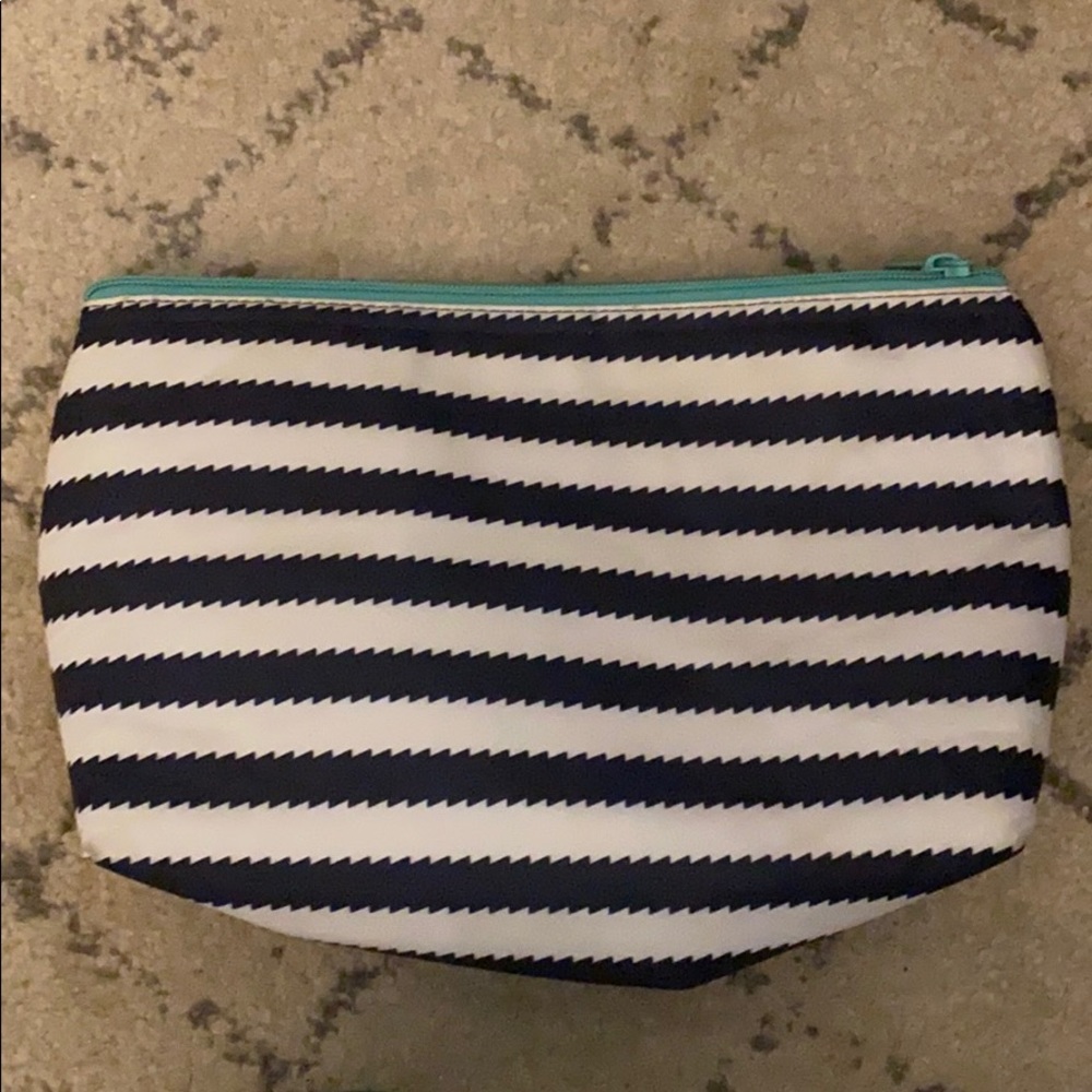 Thirty one zipper pouch